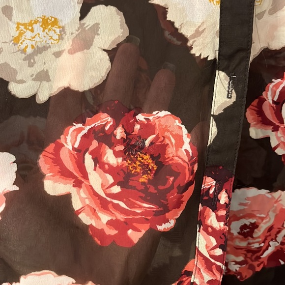 Sheer floral top - Picture 3 of 4